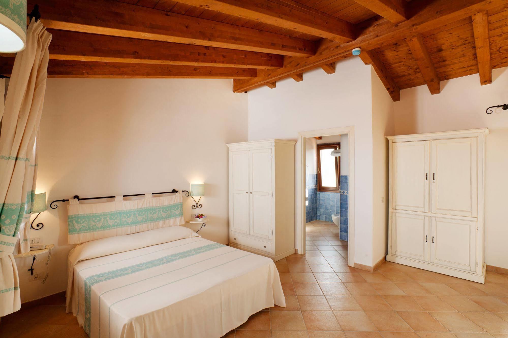 Borgo Dei Pescatori Hotel Aglientu Bagian luar foto