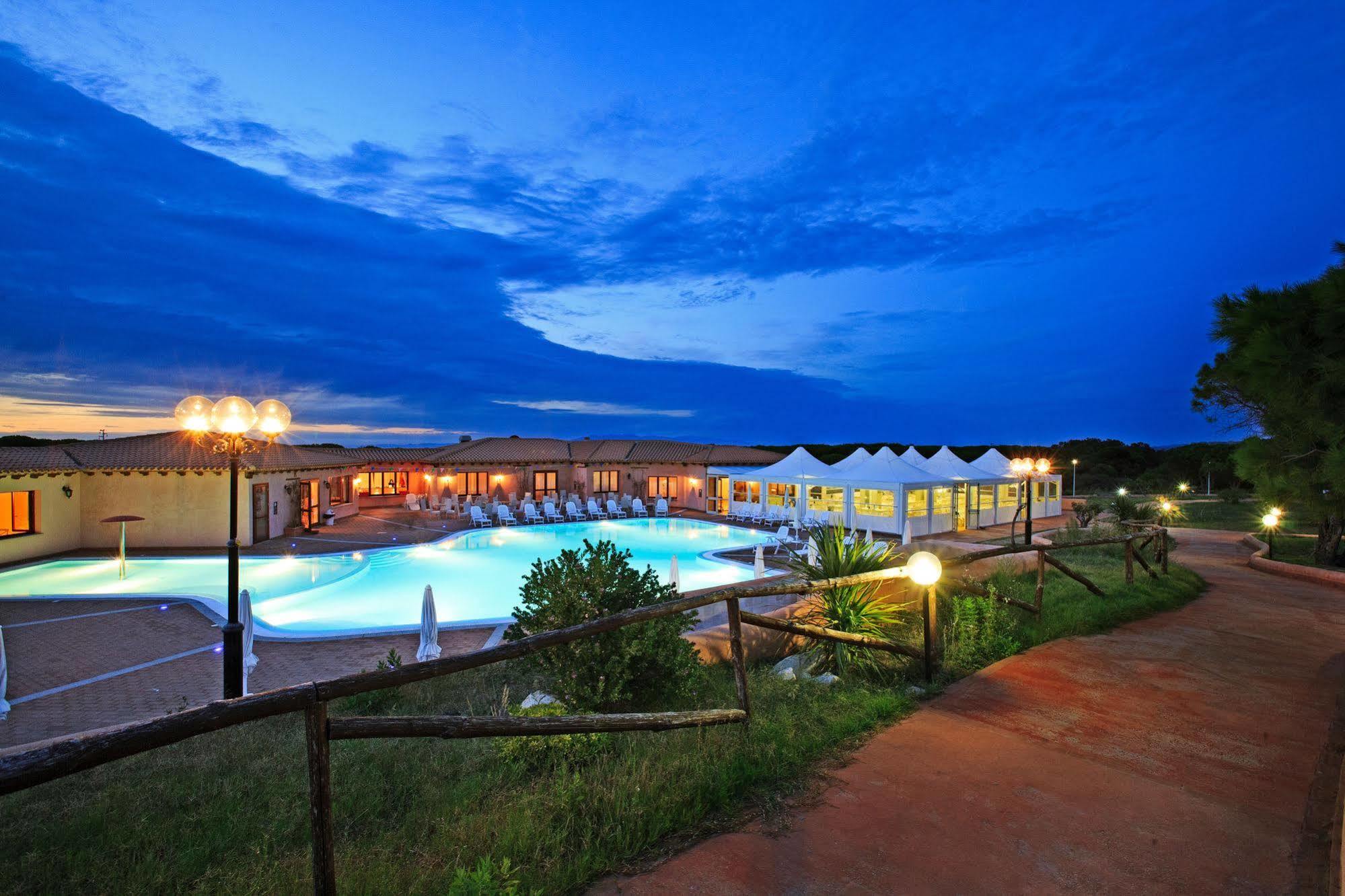 Borgo Dei Pescatori Hotel Aglientu Bagian luar foto