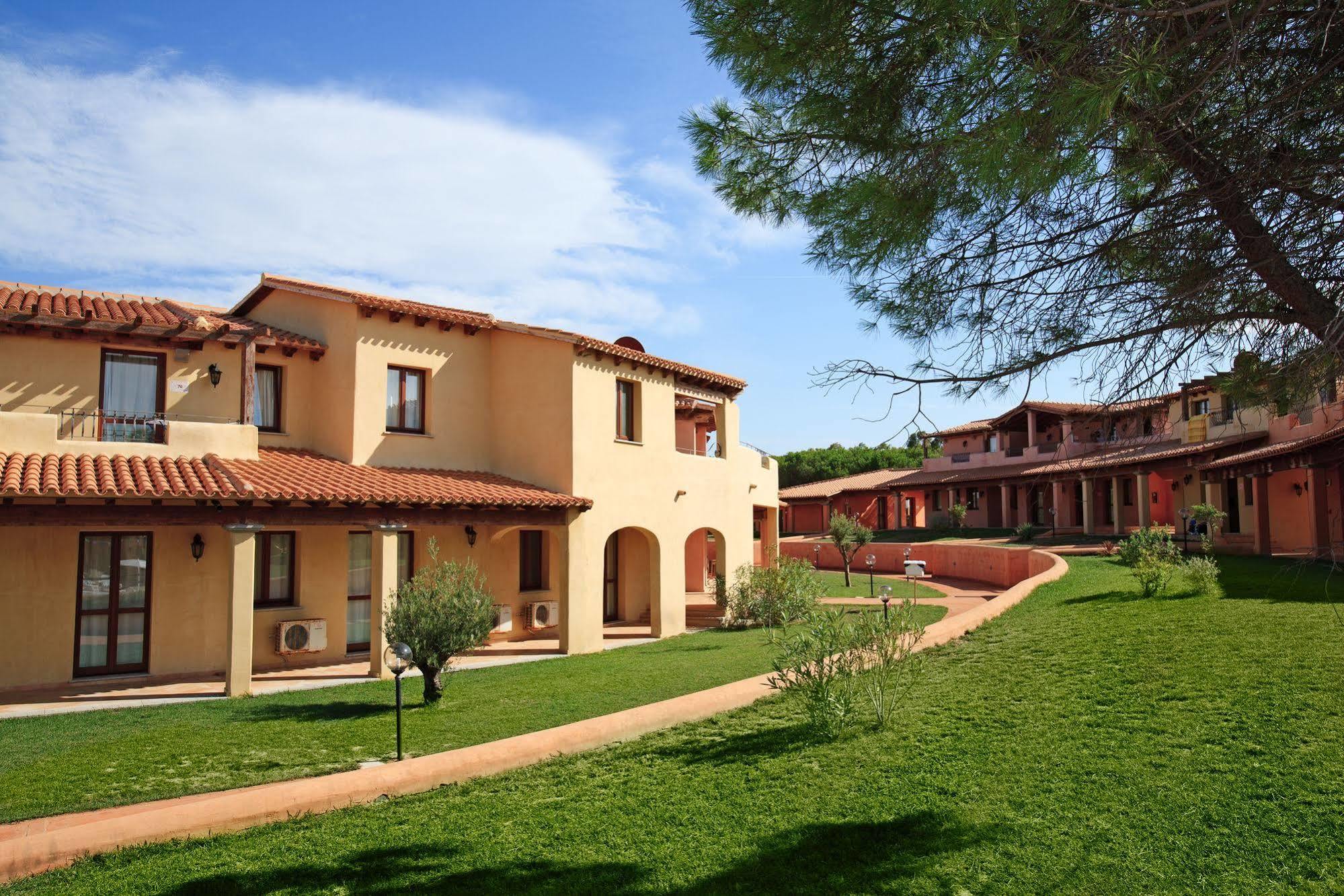 Borgo Dei Pescatori Hotel Aglientu Bagian luar foto