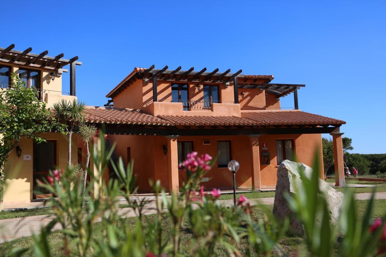 Borgo Dei Pescatori Hotel Aglientu Bagian luar foto