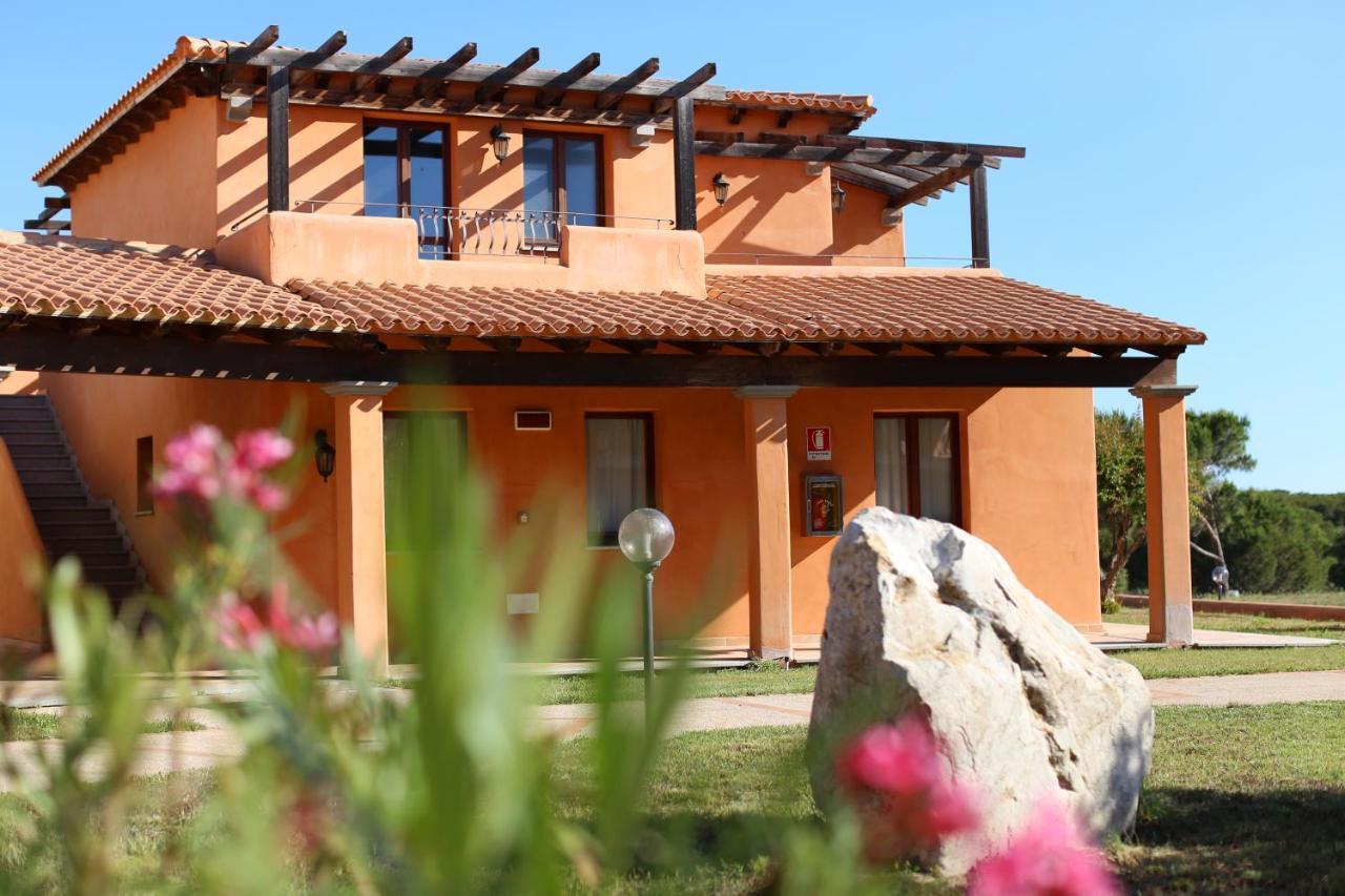 Borgo Dei Pescatori Hotel Aglientu Bagian luar foto