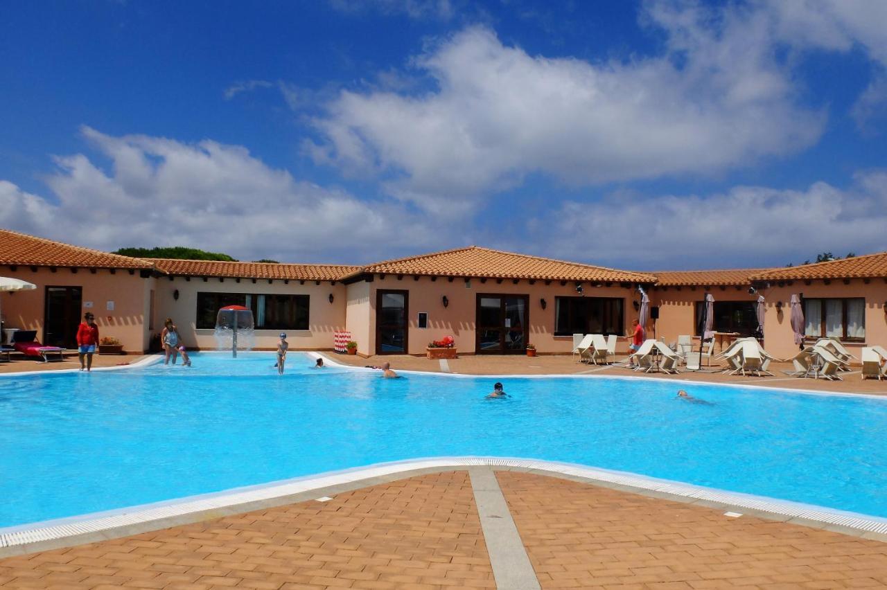 Borgo Dei Pescatori Hotel Aglientu Bagian luar foto