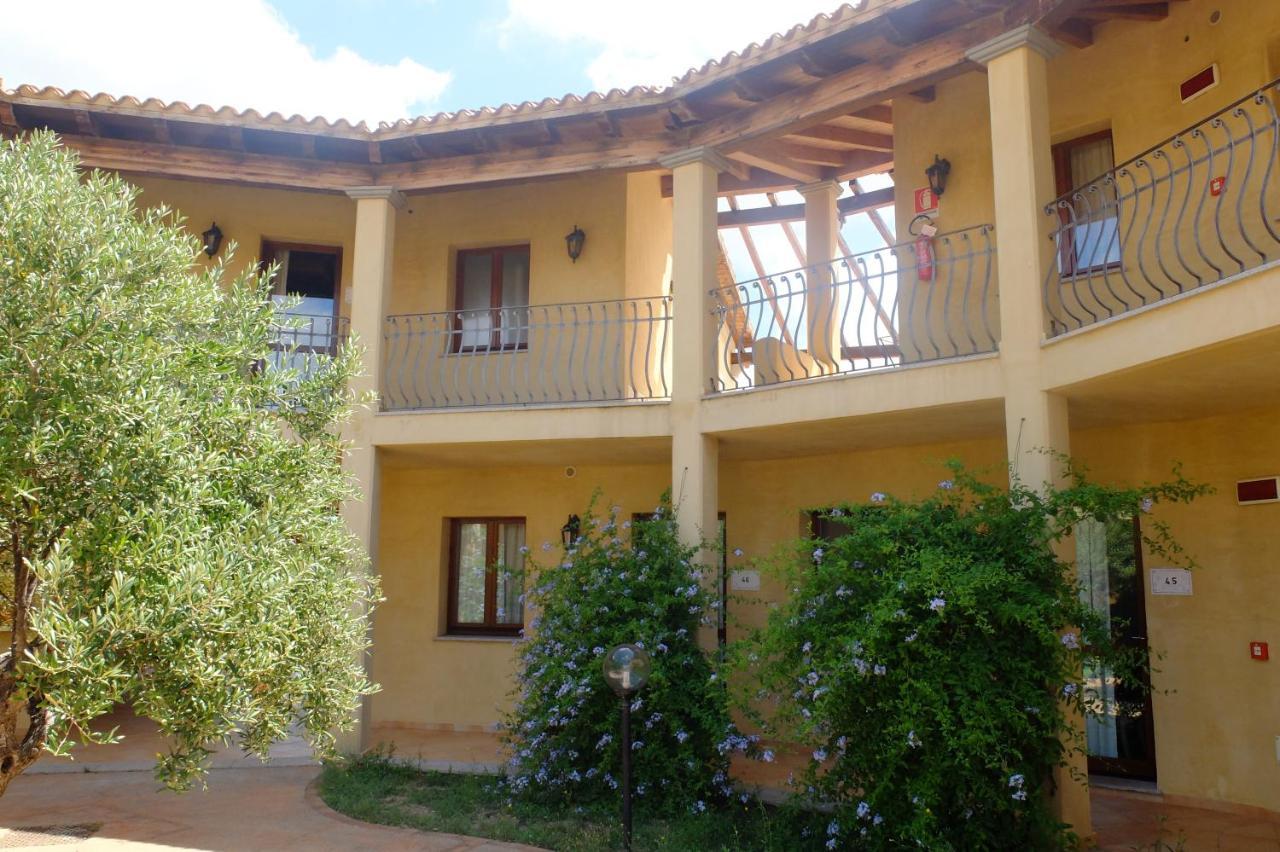 Borgo Dei Pescatori Hotel Aglientu Bagian luar foto