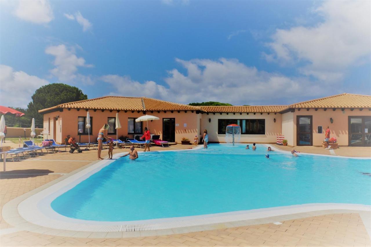 Borgo Dei Pescatori Hotel Aglientu Bagian luar foto