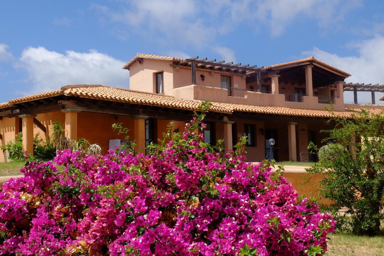 Borgo Dei Pescatori Hotel Aglientu Bagian luar foto
