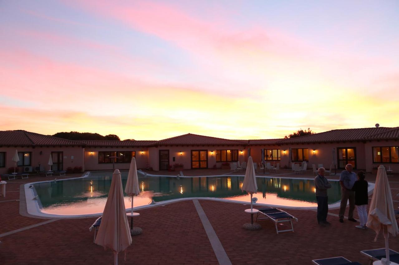 Borgo Dei Pescatori Hotel Aglientu Bagian luar foto